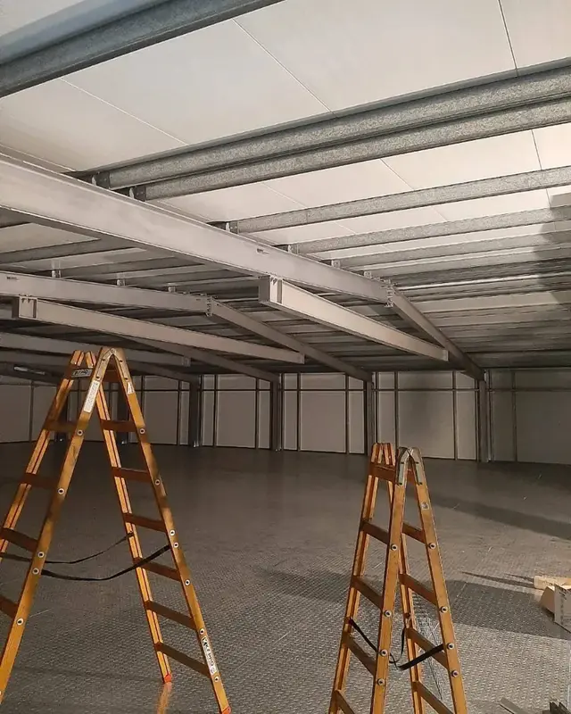 עבודות תקרה ובנייה מסחרית — מסגרת מתכת